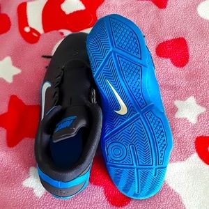 Men's Nike basketball shoes size  9